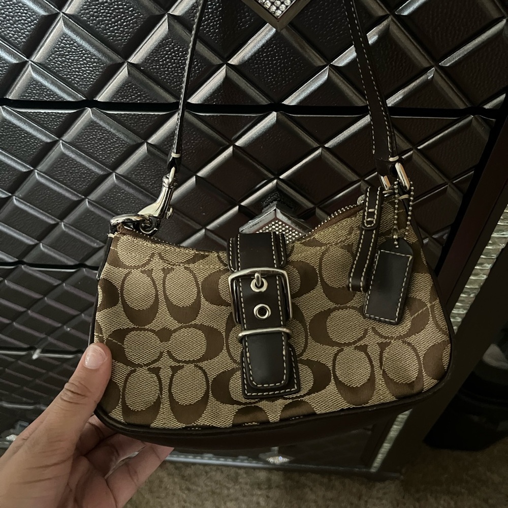 Vintage dark brown coach bag,wore once,good condition.